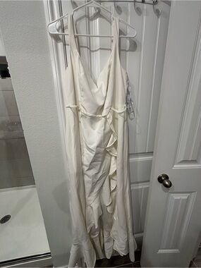 David's Bridal Ivory Ruffled Wedding Dress